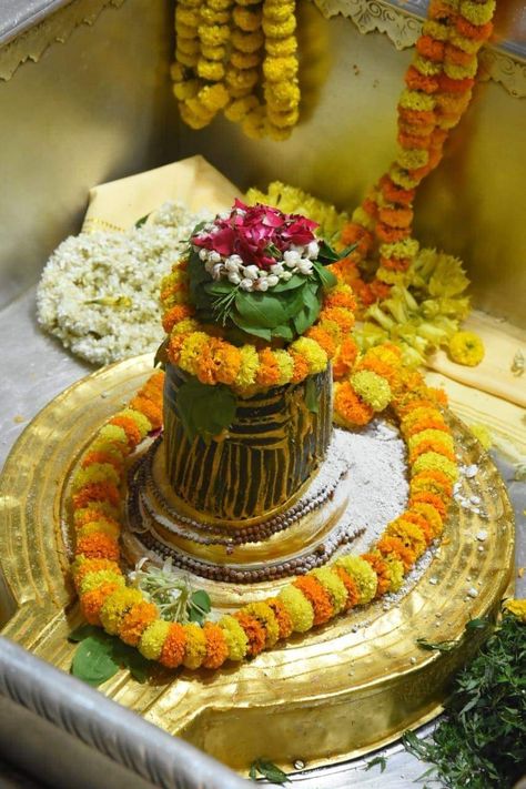 Shiva Stotram, Varanasi Photography Beautiful, Shiv Bholenath, Kashi Vishwanath, Aghori Shiva, Harry Potter Coloring Pages, Lord Shiva Mantra, Shiva Linga, Ganpati Decoration Design