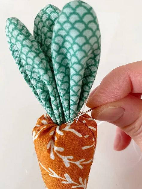 In this post, I'm sharing my handmade fabric carrot tutorial, the perfect little craft to make and decorate your home with for Easter. #Eastercarrots #fabriccarrots #Easterdecor #Eastercraft Carrot Stuffed Toy, Cloth Carrots Pattern, Carrot Pattern Fabric, Stuffed Carrot Pattern, Carrot Pillow Pattern, Giant Carrot Pillow, Carrot Sewing Pattern Free, Carrot Pillow Diy, Diy Fabric Carrots For Easter