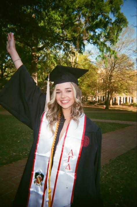 USC gamecocks college graduation pictures, sorority, grad pics, south carolina Graduation Ceremony Pictures, Graduation Photo Shoot Ideas College, Ucf Grad Pics, Vintage Grad Photos, Film Grad Photos, Retro Graduation Pictures, Graduation Film Photos, Film Graduation Pictures, Sorority Graduation Pictures