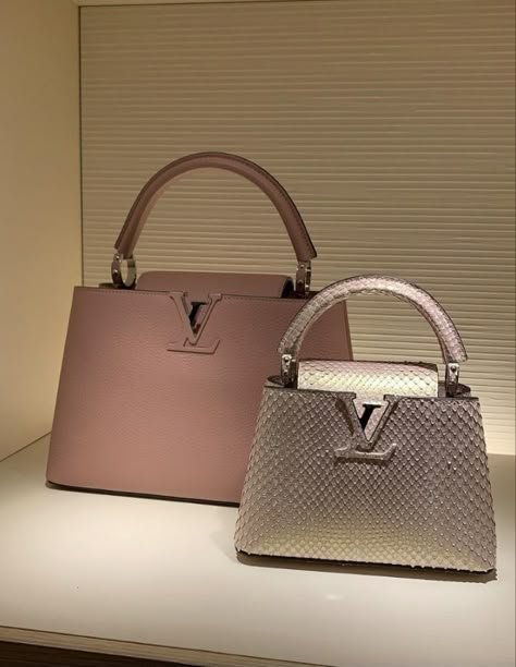 Lv Capucines, Luxe Handbags, Sac Louis Vuitton, Luxury Tote Bags, My Style Bags, Louis Vuitton Collection, Luxury Bags Collection, Expensive Handbags, Dream Bags