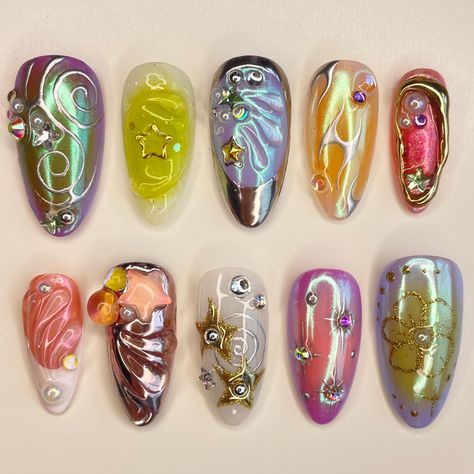 champagne chrome nails Maximalist Nail Art, Blue Funky Nails, Summer Funky Nails, Short Maximalist Nails, Hand Painted Nail Designs, Hailey Nails, Jellyfish Nails, Earth Nails, Maximalist Nails