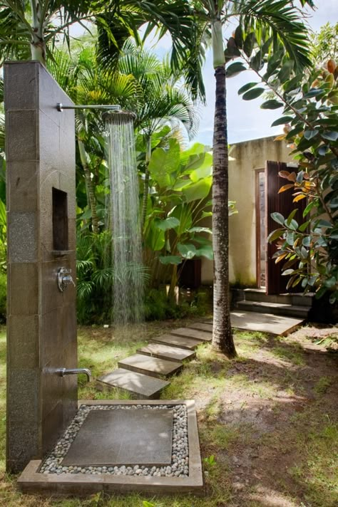 Outdoor Shower Ideas, Outside Showers, Outdoor Bathroom Design, Outdoor Baths, Stone Shower, Pool Shower, Outdoor Showers, Garden Shower, Outdoor Bathroom