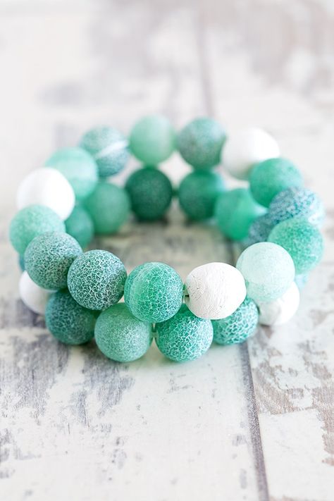 DIY diffuser bracelet by Stephanie Stanesby for Helloglow.co Diy Essential Oil Diffuser, Blue Diamond Engagement Ring, Hello Glow, Essential Oil Bracelet, Diy Essentials, Oil Diffuser Bracelet, Aromatherapy Jewelry, Essential Oil Diffuser Bracelet, Beaded Bracelets Tutorial