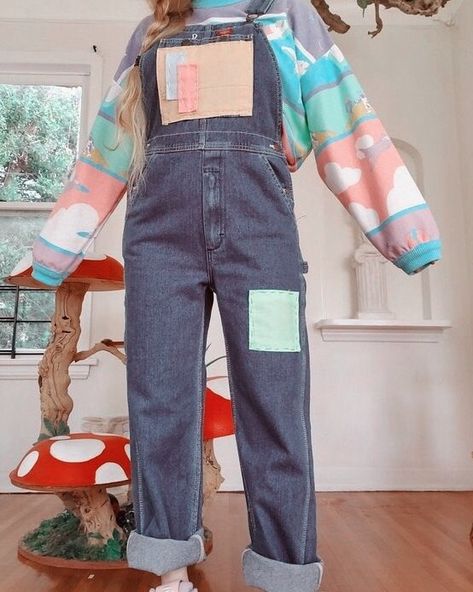 Dreamy Aesthetic Clothes, Aesthic Outfits, Dreamcore Outfits, Overalls Outfit Aesthetic, Kidcore Style, Artsy Clothes, Kidcore Fashion, Minimal Stil, Dickies Overalls