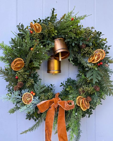 Christmas wreath kits launching Friday and Autumn ones still being shipped! How to wire orange slices - push the wire through the… | Instagram Oranges In Christmas Decor, Orange Garland Wreath, Wreaths With Oranges, Christmas Wreath Orange Slices, Orange Slices Wreath, Dried Fruit Christmas Wreath, Christmas Fairy Wreath, Orange Wreaths For Front Door, Christmas Wreaths With Oranges