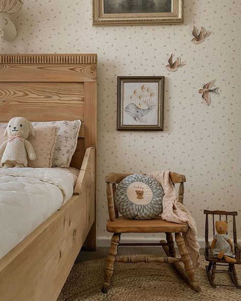 GIRLS' ROOMS WITH A COUNTRYSIDE FEEL - Kids Interiors Vintage Toddler Rooms, Whale Poster, Vintage School Chairs, Vintage Kids Room, Whimsical Bedroom, Granny Style, Toddler Girl Room, Kids Bedroom Inspiration, Toddler Rooms