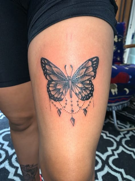 Women's Tatoos Ideas, Cute Tattoos Thigh, Baddie Tats Front Thigh, Front Thigh Tattoo Women, Inner Thigh Tattoos Women, Behind Leg Tattoo Thighs, Thighs Tattoo, Front Thigh Tattoos, Butterfly Leg Tattoos