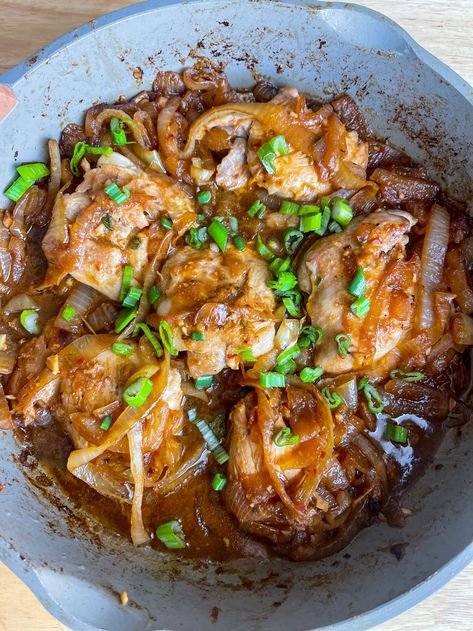 French Onion Chicken Thighs French Onion Chicken Thighs, Crockpot Chicken Thighs, French Onion Chicken, Easy Meals For Two, Pan Seared Chicken, Roasted Chicken Thighs, Onion Sauce, One Pan Chicken, Beef Bone Broth