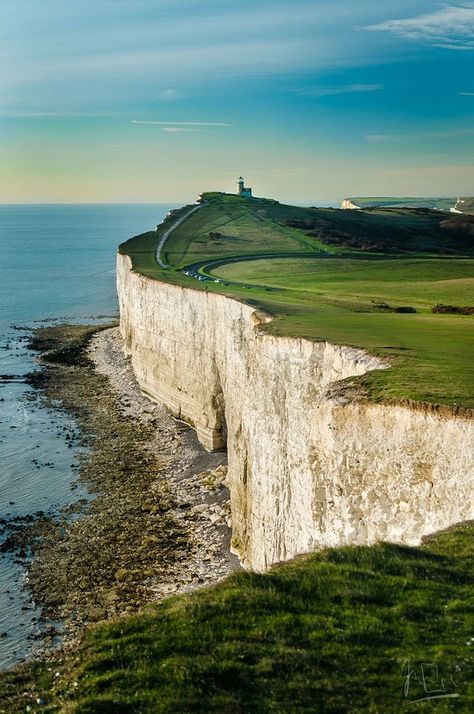 Travel Lust: Beachy Head in England Beachy Head, Kentish Town, White Cliffs, Sussex England, East Sussex, England Travel, English Countryside, British Isles, Oh The Places Youll Go