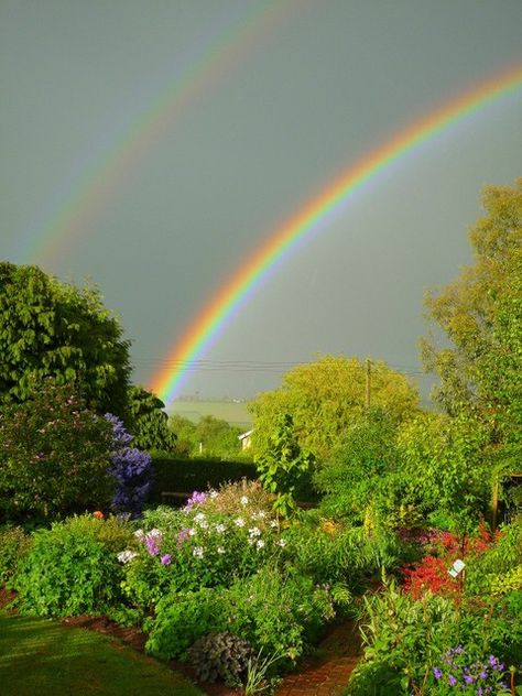 Rainbow Photography Nature, Rainbows In The Sky, Christian Canvas Paintings, Light Being, Rainbow Pictures, Rainbow Photography, Love Pink Wallpaper, Diy Abstract Canvas Art, Double Rainbow