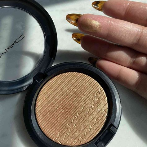 Get ready to shine bright with MAC Extra Dimension Skinfinish! ❤ This liquid-powder highlighter with prismatic reflections sculpts and highlights your face, leaving a luminous, well-defined finish.😍 Regular Price: 6620 BDT Sale Price: 4050 BDT 🔥 Available shade: ✅ Beaming Blush Oh Darling Whisper Of Gilt ✅ Inbox us / ORDER from website Get an extra discount with code: NEW10 https://lavishta.com/product/extra-dimension-skinfinish/ Mac Highlighter, Powder Highlighter, Sale Price, Shine Bright, To Shine, Highlighter, Outlet, Highlights, Blush