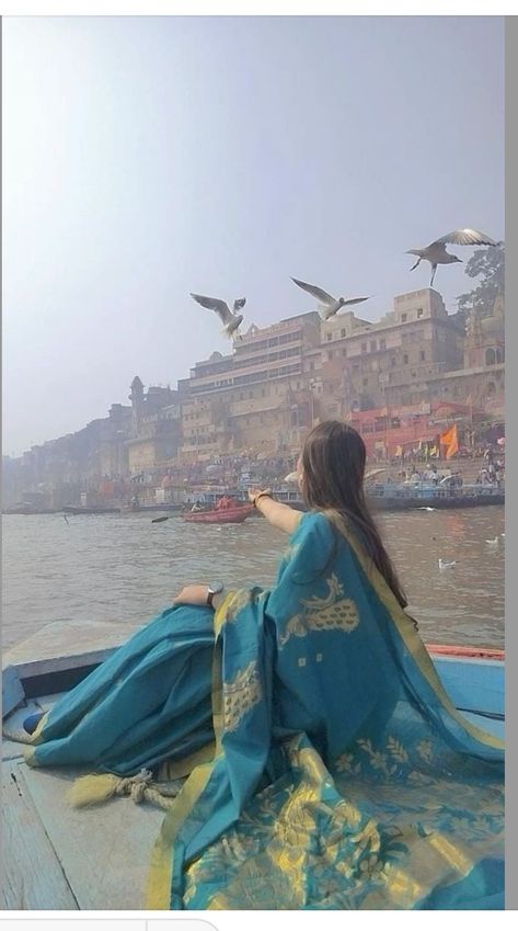 Varanasi Photoshoot Ideas, Banaras Outfit Ideas Women, Vanarasi India Aesthetic, Banaras Picture Ideas, Banaras Aesthetic Outfits, Varanasi Photography Ghats, Kashi Photography, Banaras Photoshoot Ideas, Banaras Outfit Ideas