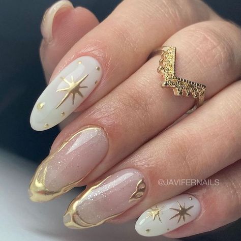 Baroque Nails Art, Gold Nails Inspo Aesthetic, Black And White And Gold Nails, White With Gold Nails, Black White Gold Nails, Nails With Gold Design, Gold Tip Nails, New Years Eve Nails, Gold Nail Designs