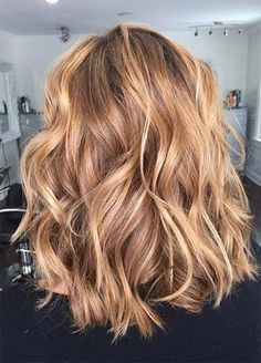 Tendance coloration 2021 : 18 idées de couleurs à copier pour sublimer sa chevelure ! - Biba Magazine Red Hair Color Shades, Deep Brown Hair, Blond Balayage, Golden Blonde Hair, Winter Red, Hair Color Blonde, Honey Blonde Hair, Hair Color Shades, Super Hair