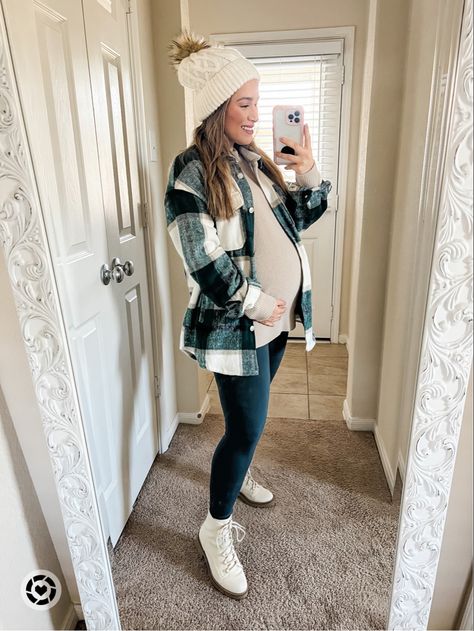 Fall Maternity Clothes Outfit Ideas, 2023 Fall Fashion Trends Maternity, Cute Cold Weather Outfits Pregnant, Cute Pregnant Christmas Outfits, Pregnacy Fashion Outfits Fall, Winter Preggo Outfits, Winter Fashion For Pregnant Women, Maturity Fall Outfits, Casual Maternity Winter Outfits