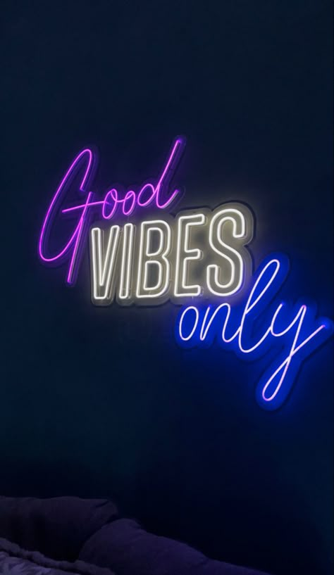 Hd Wallpaper Quotes, Iphone Wallpaper Violet, Neon Wallpapers, Neon Signs Quotes, Neon Bedroom, Neon Quotes, Foto Top, Nightclub Design, Neon Words