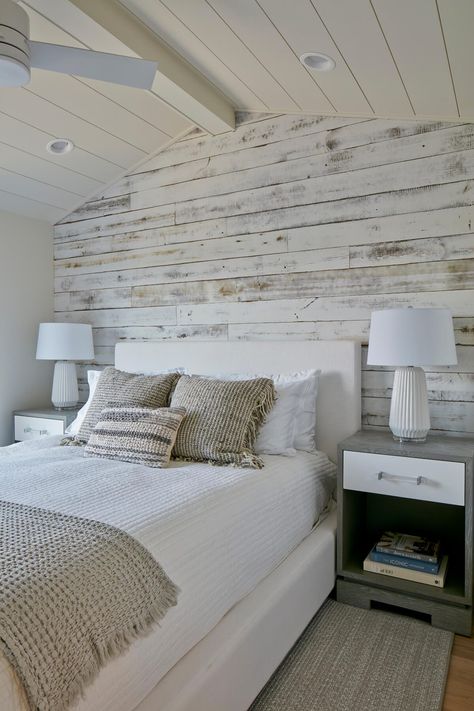 Beach House Design Ideas, Tahoe House, Dining Room Paint Colors, Wood Wall Design, White Wood Wall, Delaware Beaches, Shabby Chic Wall Decor, Barnwood Wall, Dining Room Paint