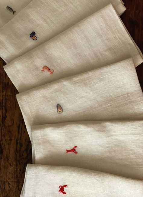 Ideas Decoracion Navidad, Embroidered Napkins, 자수 디자인, Embroidery Inspiration, Fiber Arts, Dinner Parties, 인테리어 디자인, Napkins Set, Home Inspo