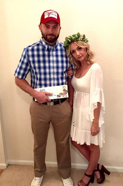 Forrest Gump Costume, Meme Costume, Halloween Costumes Diy Couples, Funny Couple Costumes, Funny Couple Halloween Costumes, Cute Couple Halloween, Halloween Parejas, Halloween Couples, Halloween Costumes Diy