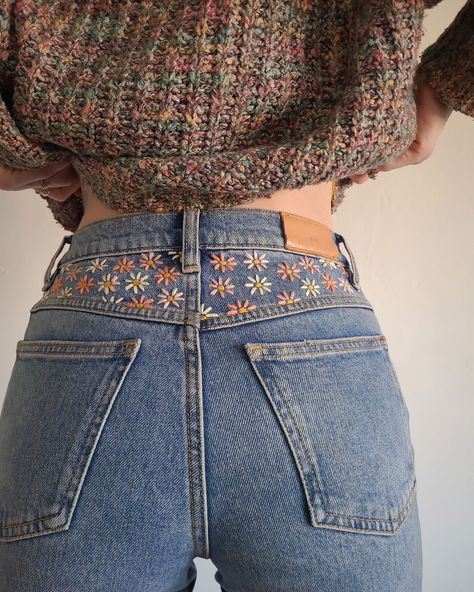 embroidery patterns Flower Stitching On Jeans, Floral Embroidery Jeans, Jeans Back Pocket Embroidery, Black Jean Embroidery, Embroidered Flowers On Jeans, Embroidered Jean Shorts Diy, Embroidery Flowers On Jeans, Embroidered Jean Pockets, Hand Embroidery On Jeans