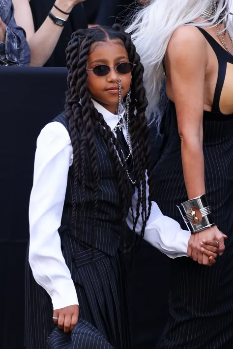 North West Hairstyles, Badu Braids, North Kardashian West, Northwest Outfits, North Kardashian, Baddie West, North West Kardashian, Kim Kardashian And North, Faux Dreads