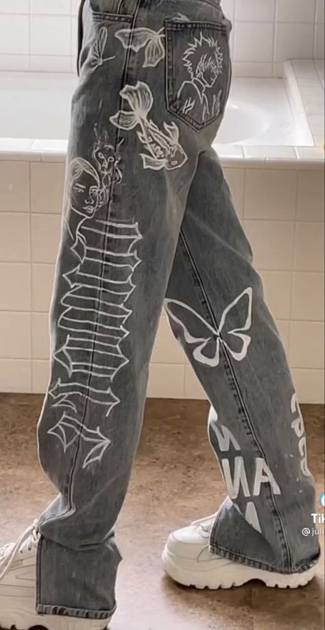 julia (@julia.dripp) | TikTok Aesthetic Pants Design, Cool Designs To Paint On Pants, Painting My Pants, Bleached Design Jeans, Painted On Pants, Painting Ideas On Jeans Pants, Pants Custom Paint, Diy Paint Pants, Painting Pants Idea