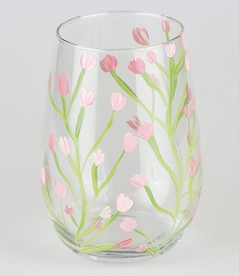 Glass Painting Designs Flowers, Painting On Glass Cups, Glass Mug Painting Ideas, Diy Paint Vase Ideas, Drawing On Glass Cups, Simple Wine Glass Painting Ideas, Painting Glass Cups, Cute Wine Glass Painting Ideas, Glass Painting Designs Easy