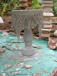 Do you want to attract birds to your garden? Why not provide them a space to bath? Here are 30 DIY bird bath ideas that will make a fun family project. Bird Baths Ideas, Hidden Bathroom Door, Diy Bird Bath Ideas, Alice Tim Burton, Baby Room Decor Diy, Hidden Bathroom, Bird Bath Ideas, Concrete Fabric, Garden Mulch