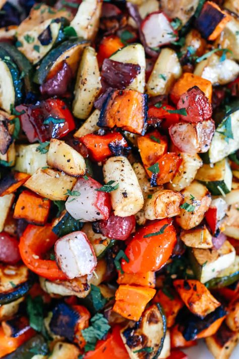 Simple Balsamic Roasted Vegetables make an easy and amazingly flavorful side dish. Use the veggies suggested or mix and match your own and clean out your pantry. Easy recipe made in the oven. #roastedvegetables #vegetables #healthysidedish #sidedish Glazed Roasted Vegetables, Balsamic Roasted Vegetables, Salad Art, Roasting Vegetables, Cook Vegetables, Salad Aesthetic, Roasted Vegetable Recipes, Vegetables Recipes, Roasted Vegetable