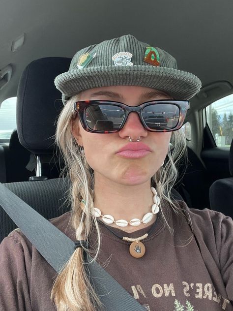 Car Outfits Women, Flat Rimmed Hat Outfit, Car Journey Outfit, Salted Granola Jewelry, Granola Accessories, Granola Car Aesthetic, Granola Girl Haircut, Granola Girl Accessories, Flat Bill Hat Outfit