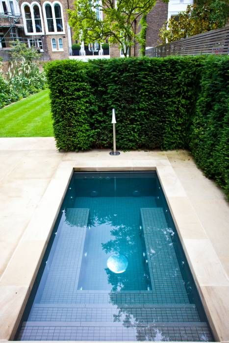 Twin Plunge Pools : colonial Pool by London Swimming Pool Company Cocktail Pools, Ideas De Piscina, Cocktail Pool, Kleiner Pool Design, Small Inground Pool, Building A Swimming Pool, Plunge Pools, Small Swimming Pools, Cool Swimming Pools