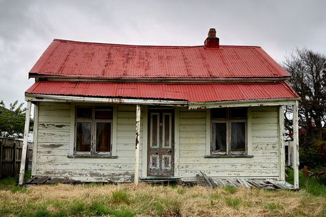 Old house, Cobden Street, Westport, West Coast, New Zealand by brian nz, via Flickr Abandoned Diner, Australian Country Houses, New Zealand Homes, Old Farmhouses, Australian Country, Best Barns, New Zealand Houses, House Shed, Abandoned Homes