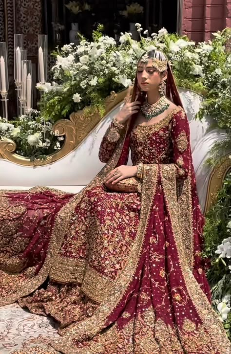 Barat Lehnga, Barat Decor, Custom Bridal Dress, Pakistani Bridal Dress, Red Bridal Dress, Fine Embroidery, Latest Bridal Dresses, Asian Bridal Dresses, Pakistani Wedding Dress