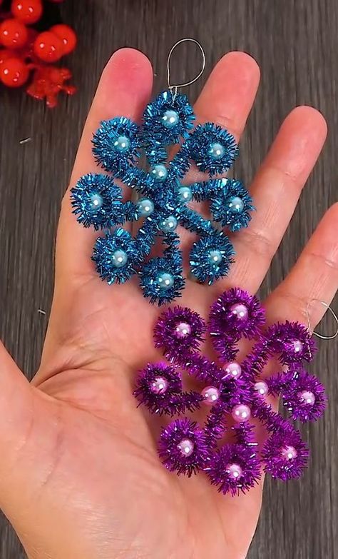 DIY by Pipe-Cleaner-Crafts B Reels | Facebook Pipe Cleaners Ornaments, Christmas Crafts Using Pipe Cleaners, Pipe Cleaner Stars Christmas Ornament, Pipe Cleaner Star Ornament, Pipe Cleaner Ornaments Tree Decorations, Pipe Cleaner Xmas Crafts, Thanksgiving Pipe Cleaner Crafts, Pipe Cleaner Decorations, Pipe Cleaner Ornaments For Kids