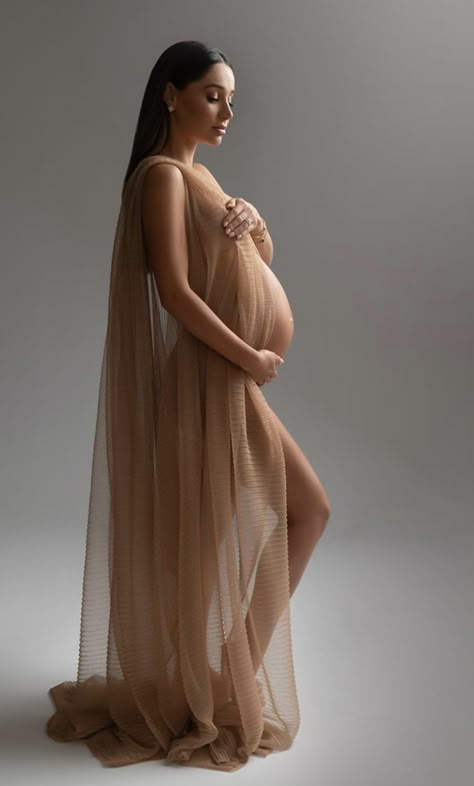 Maternity Shoot With Drapes, Maternity Photography With Fabric, Fabric Maternity Photography, Draped Maternity Shoot, Maternity Photography Fabric, Maternity Shoot With Fabric, Fabric Draping Photoshoot, Partner Maternity Photos, Photoshoot Maternity Studio