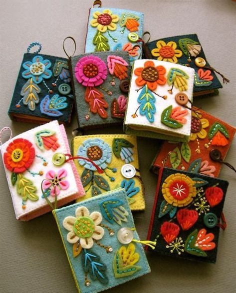 Sampul Binder, Felt Crafts Flowers, Penanda Buku, Needle Books, Wool Appliqué, Wool Embroidery, Needle Cases, Felt Embroidery, Wool Projects