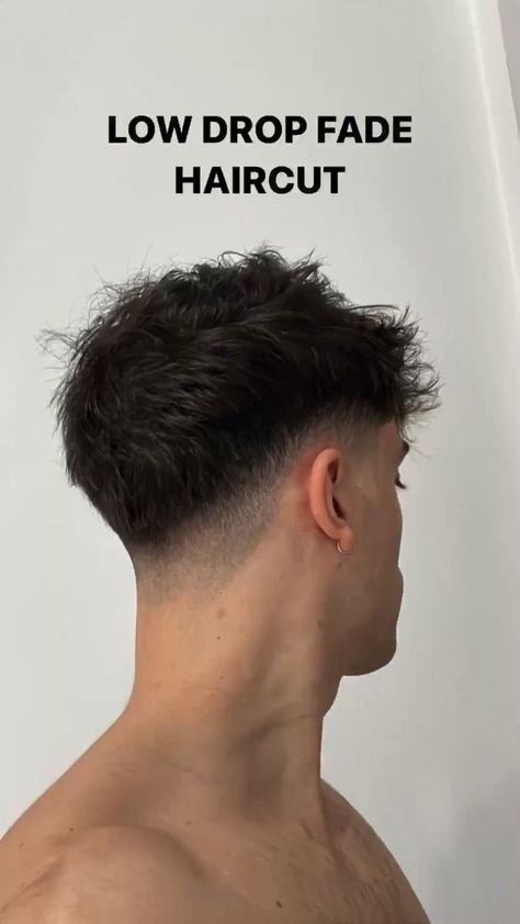 Low Fade For Wavy Hair, Low V Fade Haircut Men, Men’s Low Skin Fade Haircut, Back Of Mens Haircut, Low Drop Fade Short Hair, Mens Low Drop Fade Haircut, Low Fade Hairstyles For Men, Mens Hairstyles Low Fade, V Back Haircut