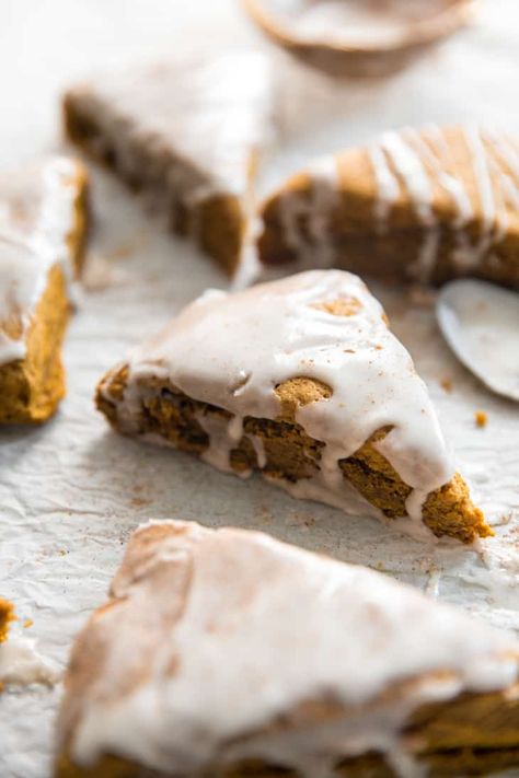 Pumkin Scones, Gluten Free Pumpkin Scones, Oatmeal Scones, Homemade Pumpkin Pie Spice, Pumpkin Scones Recipe, Cinnamon Icing, Scones Easy, Pumpkin Scones, Homemade Pumpkin Pie