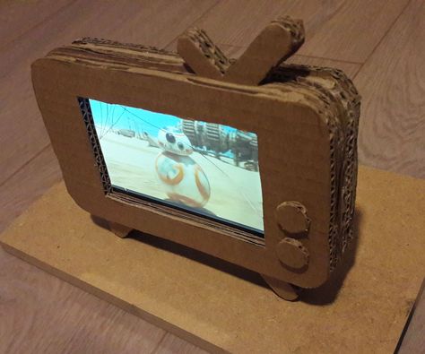 Cardboard Phone, Diy Phone Stand, Cardboard Crafts Diy, Funny Fruit, Tv Watching, Cardboard Box Crafts, Cardboard Sculpture, Diy Tv, Cardboard Art