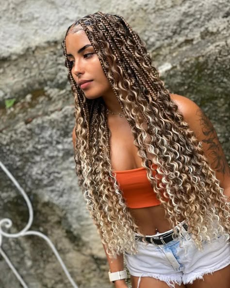 Tranças do dia | Divulgação | @_studiotrancesa que trabalho impecável ✨😍 | Instagram Blond Braids With Curls, Ombre Blonde Braids, Blonde Ombre Braids, Goddess Braids Blonde, Ombré Blonde, Short Braid Hairstyles, Brown Box Braids, Short Braid, Ombre Braid