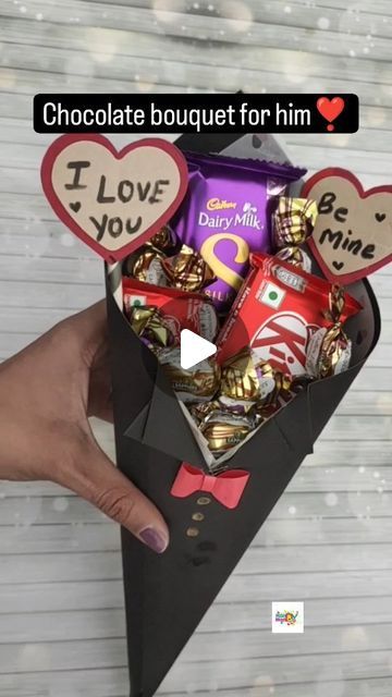 Chocolate Bouquet For Men, Diy Valentine Bouquet Ideas, Chocolate Boquets Handmade Videos, Chocolates Bouquet Diy Gift Ideas, Handmade Chocolate Bouquet Ideas, Manly Bouquet, Bouquet Ideas For Men, Snack Bouquet Diy, Chocolate Bouquet Ideas Creative