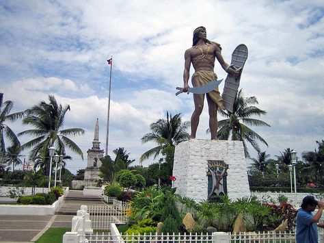 Statue of Lapu Lapu on Mactan Island, Cebu, Philippines. Lapu Lapu was a chieftain on Mactan Island and the commander of the Filipino native forces which killed Ferdinand Magellan at the Battle of Mactan in 1521. Battle Of Mactan, Filipino History, Places In The Philippines, Mactan Island, Ferdinand Magellan, Visit Philippines, Philippines Cebu, Philippines Travel Guide, Philippine Art