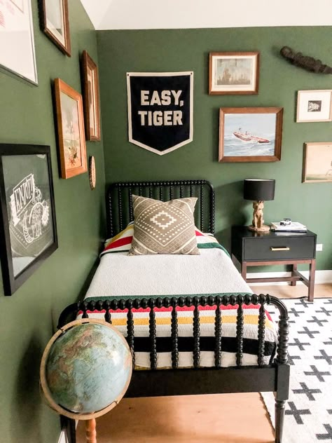 Boys Bedroom Green, Green Boys Room, Classic Room, Boy Bedrooms, Big Boy Bedrooms, Big Kids Room, Boys Room Ideas, Boy Rooms, Toddler Boys Room