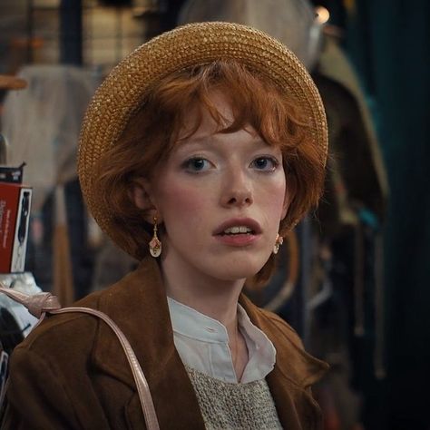 Vickie Stranger Things, Amybeth Mcnulty, Stranger Things Aesthetic, Stranger Things Season, Anne Of Green Gables, Green Gables, Pretty Little Liars, Stranger Things, Pretty People