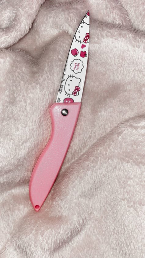 Hello Kitty With A Knife, Knife Hello Kitty, Hello Kitty Knife Aesthetic, Hello Kitty Knife, Pocket Knifes Girly, Cute Knife, Monster Energy Clothing, Pink Hello Kitty Lighter, Hello Kitty Gifts