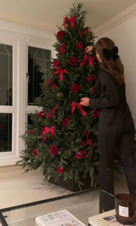 Christmas Tree Inspo, Christmas Dreaming, Christmas Tree Inspiration, Christmas Themes Decorations, Christmas Feeling, Christmas Inspo, Magical Christmas, Christmas Mood, Christmas Aesthetic