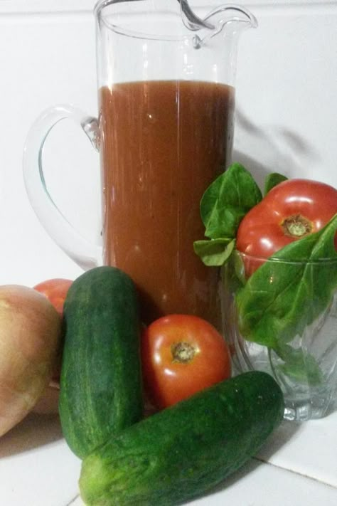 Homemade CopyKat V8 Juice (Spicy and Non-Spicy) Spicy V8 Juice Recipe, Canned V8 Juice Recipe, V8 Juice Recipe, Canning Juice, Homemade V8 Juice, Wacky Fashion, Tomato Juice Recipes, Juices To Make, V8 Juice