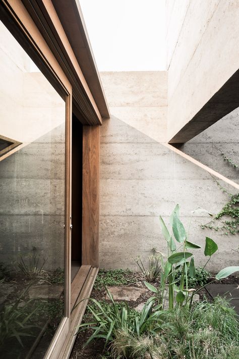 Recycled Concrete, Double Story House, Home Structure, Concrete Finishes, A Secret Garden, Internal Courtyard, Concrete Building, The Cloisters, Perth Australia