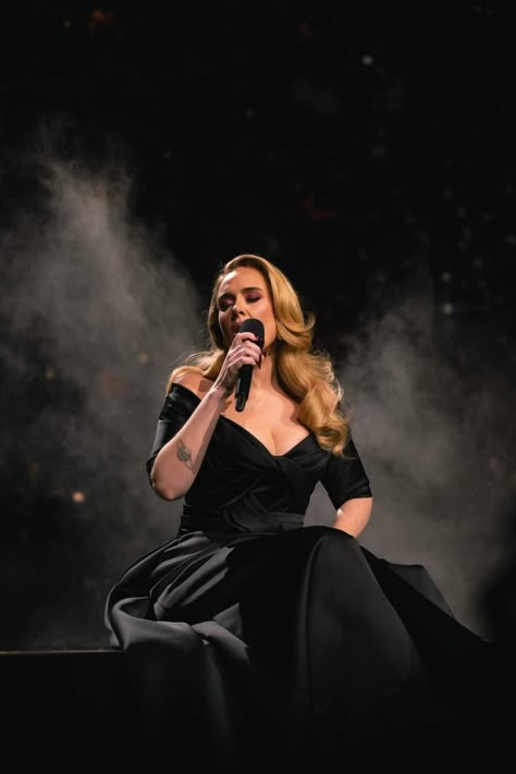 Adele Poster, Adele Aesthetic, Adele Hair, Adele Singer, Adele Wallpaper, Adele Pictures, Weekends With Adele, Adele Photos, Adele Concert