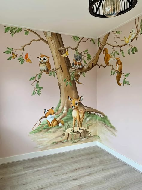 Mural Business, Wallpaper On Wall, Art Mural Ideas, Forest Murals, Baby Room Mural, Tree Wall Painting, Room Decorations Ideas, Nursery Wall Painting, Painted Rooms